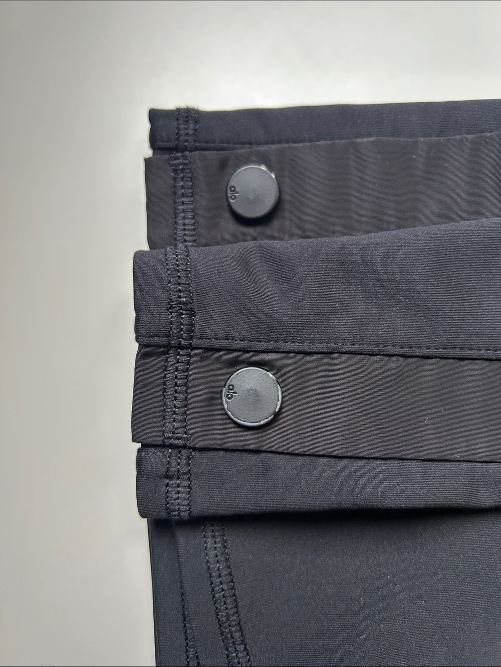 ALO Yoga Black Active Snap-Detail Leggings size Medium - Picture 4 of 6